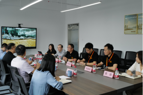 搭平台、拓场景、促合作|青岛市政府副秘书长、市投促办第一副主任王孝芝一行莅临yl23455永利官网智能参观指导