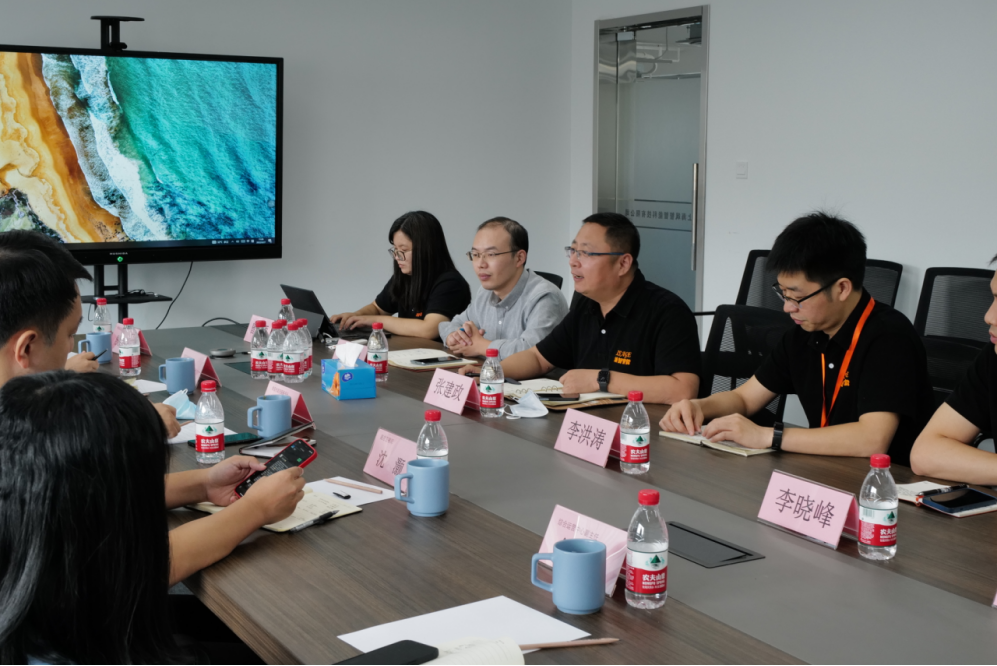 搭平台、拓场景、促合作|青岛市政府副秘书长、市投促办第一副主任王孝芝一行莅临yl23455永利官网智能参观指导(图5)